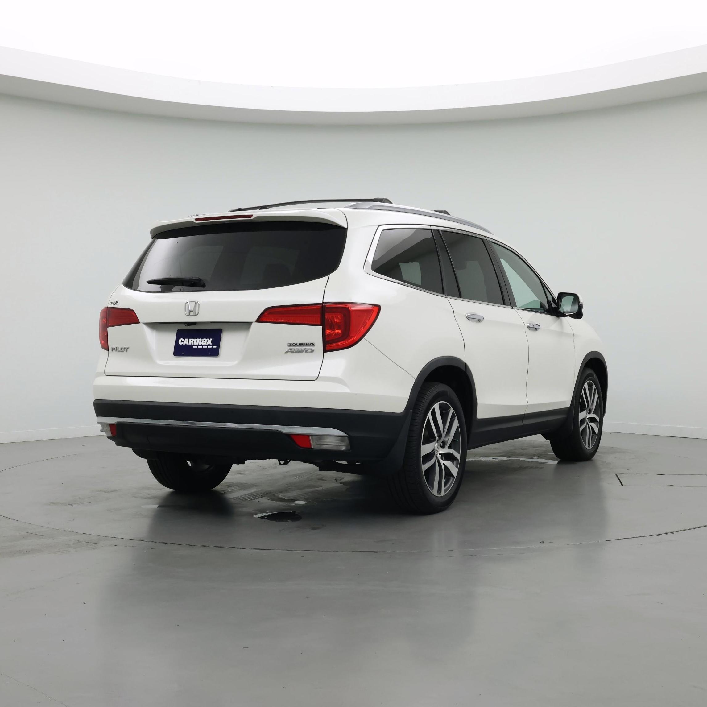 Thumbnail: 2017 Honda Pilot - 8
