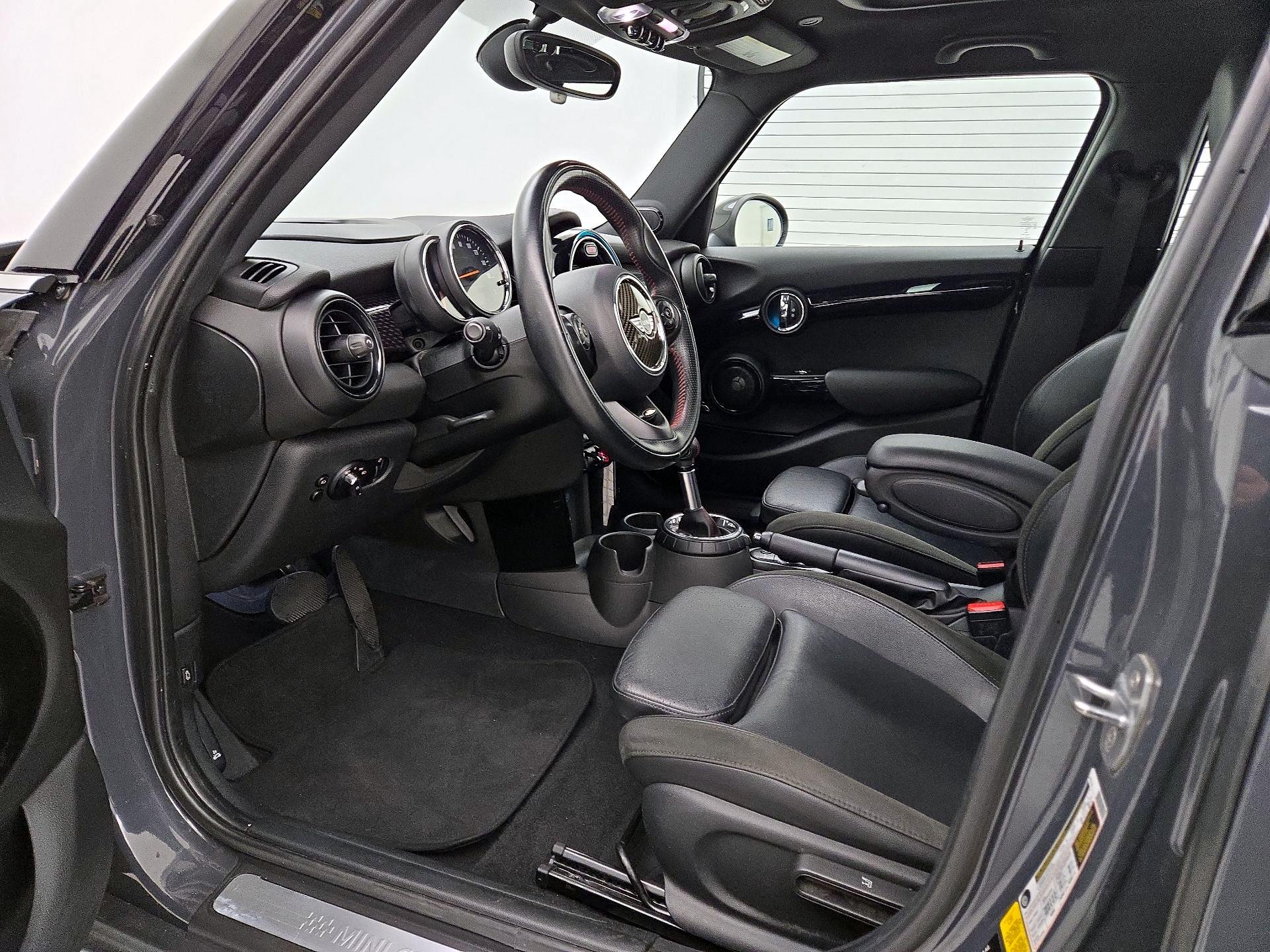 Thumbnail: 2016 MINI Cooper Hardtop - 11