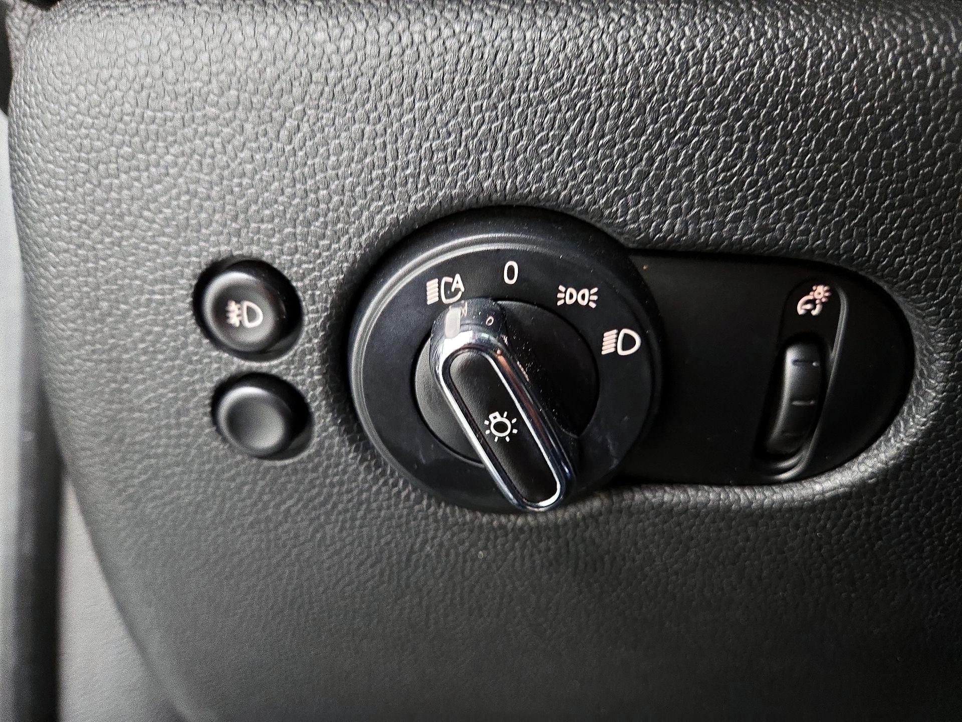 Thumbnail: 2016 MINI Cooper Hardtop - 13