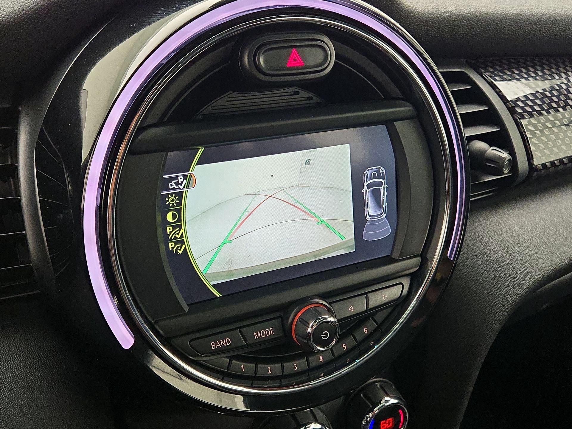 Thumbnail: 2016 MINI Cooper Hardtop - 14
