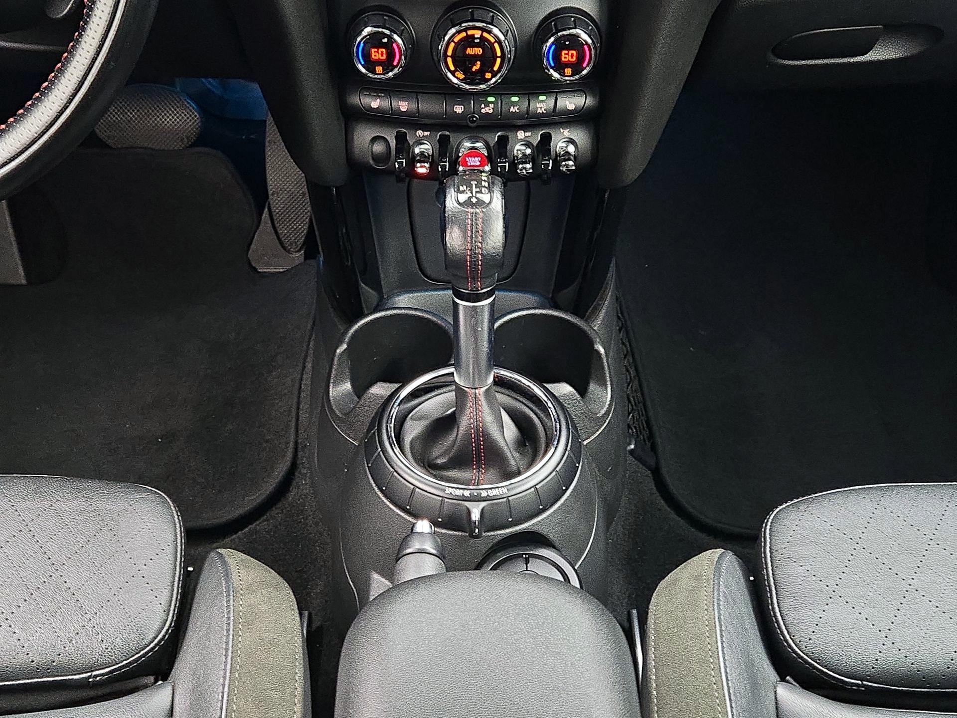 Thumbnail: 2016 MINI Cooper Hardtop - 17