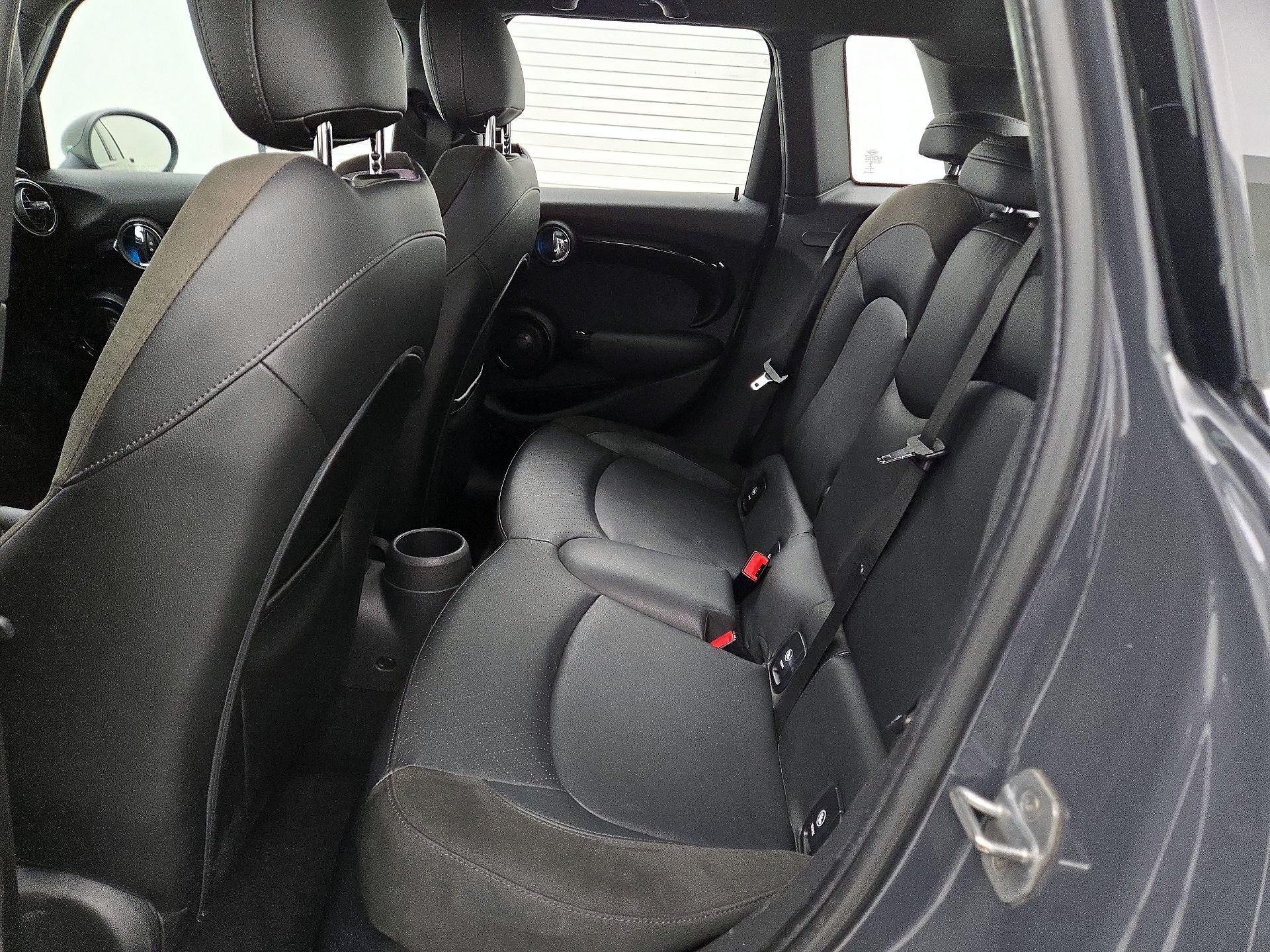 Thumbnail: 2016 MINI Cooper Hardtop - 20