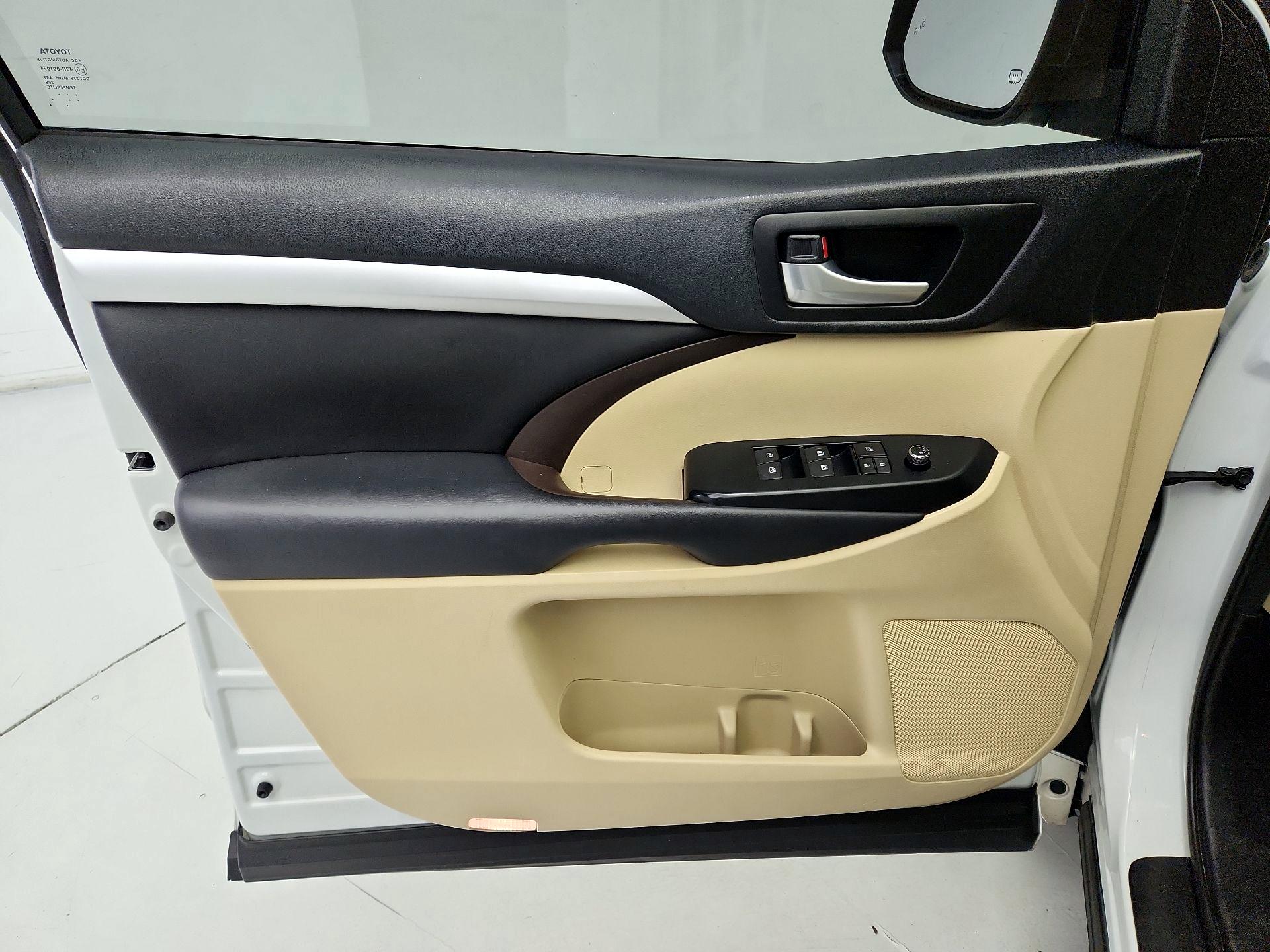 Thumbnail: 2018 Toyota Highlander - 12