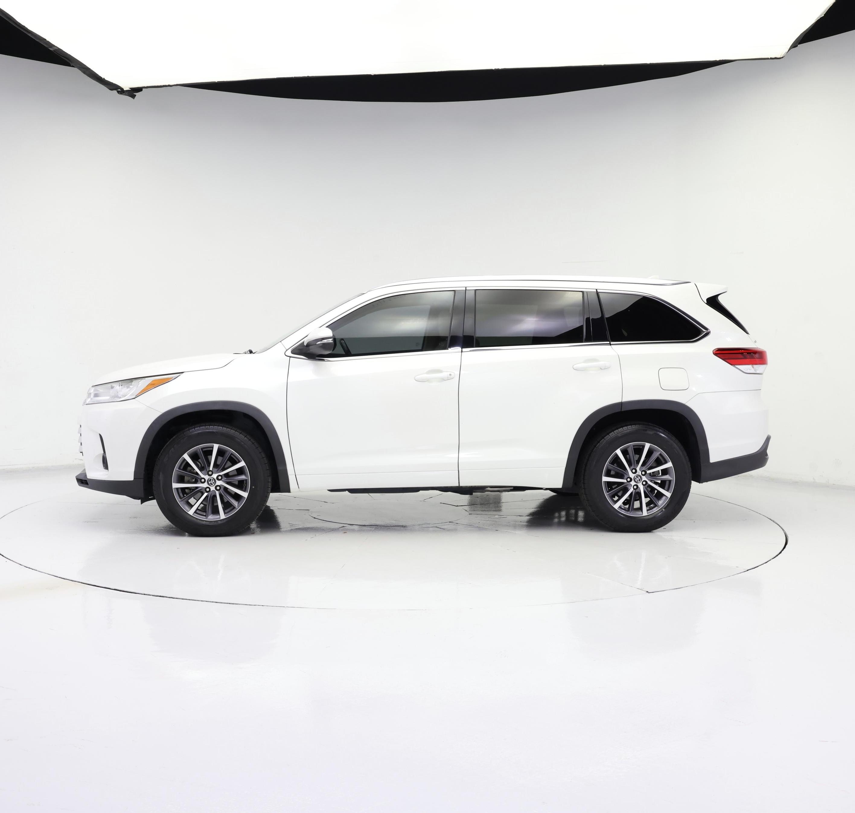 Thumbnail: 2018 Toyota Highlander - 3
