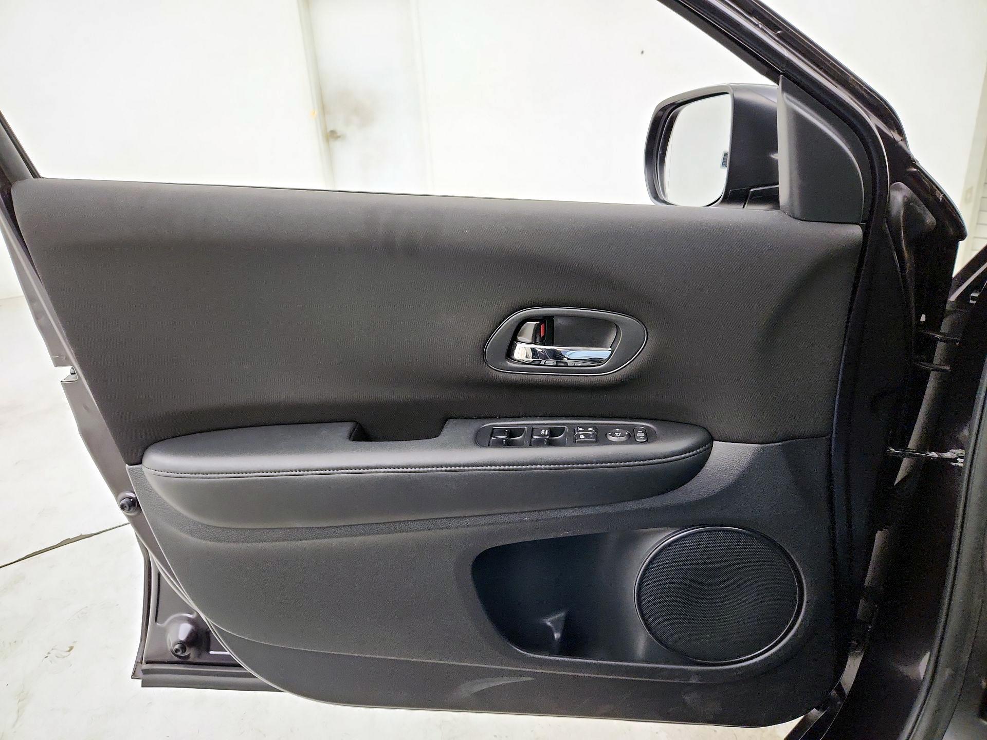 Thumbnail: 2016 Honda HR-V - 12