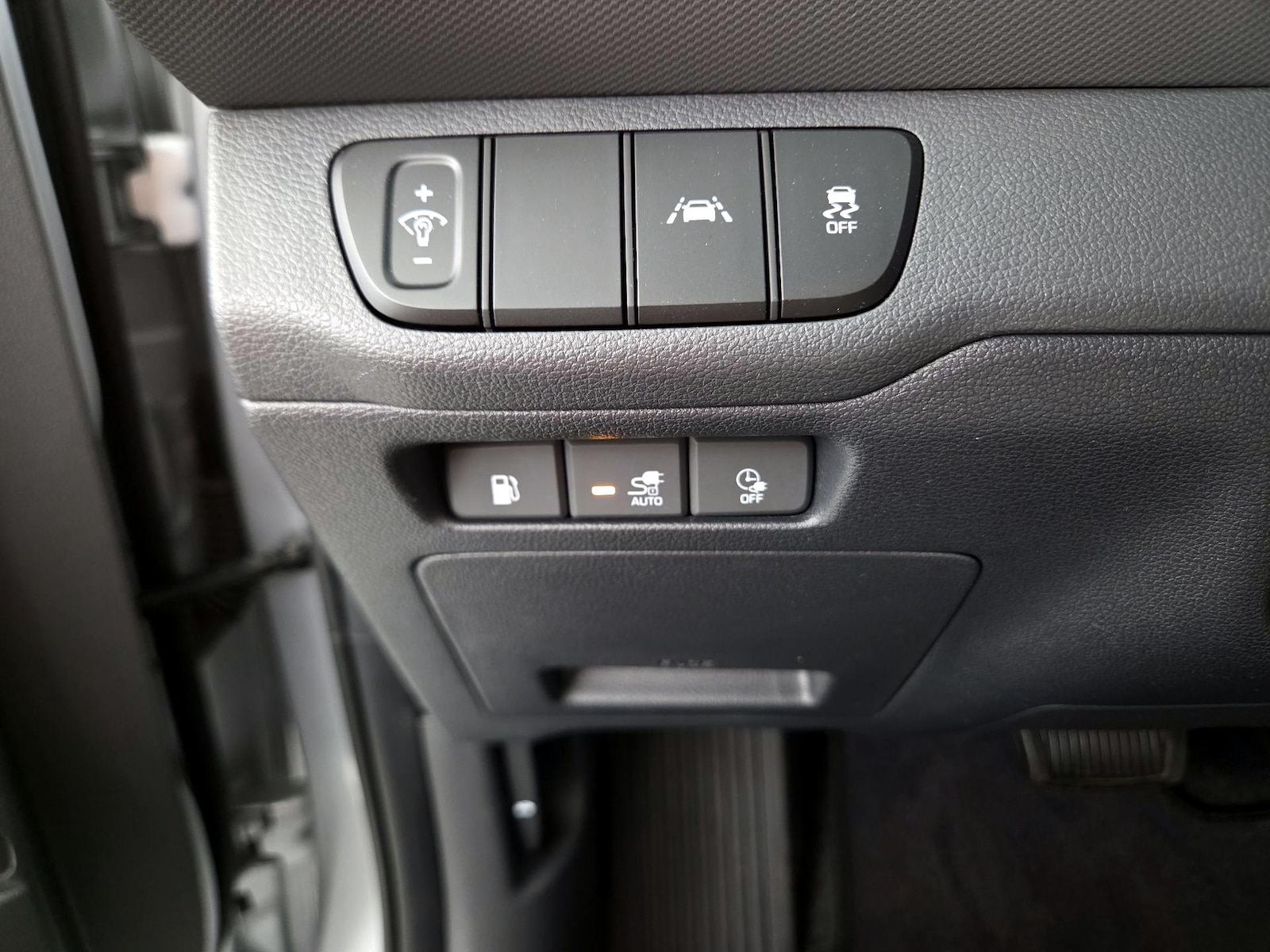 2022 Hyundai Ioniq SE - Photo 14