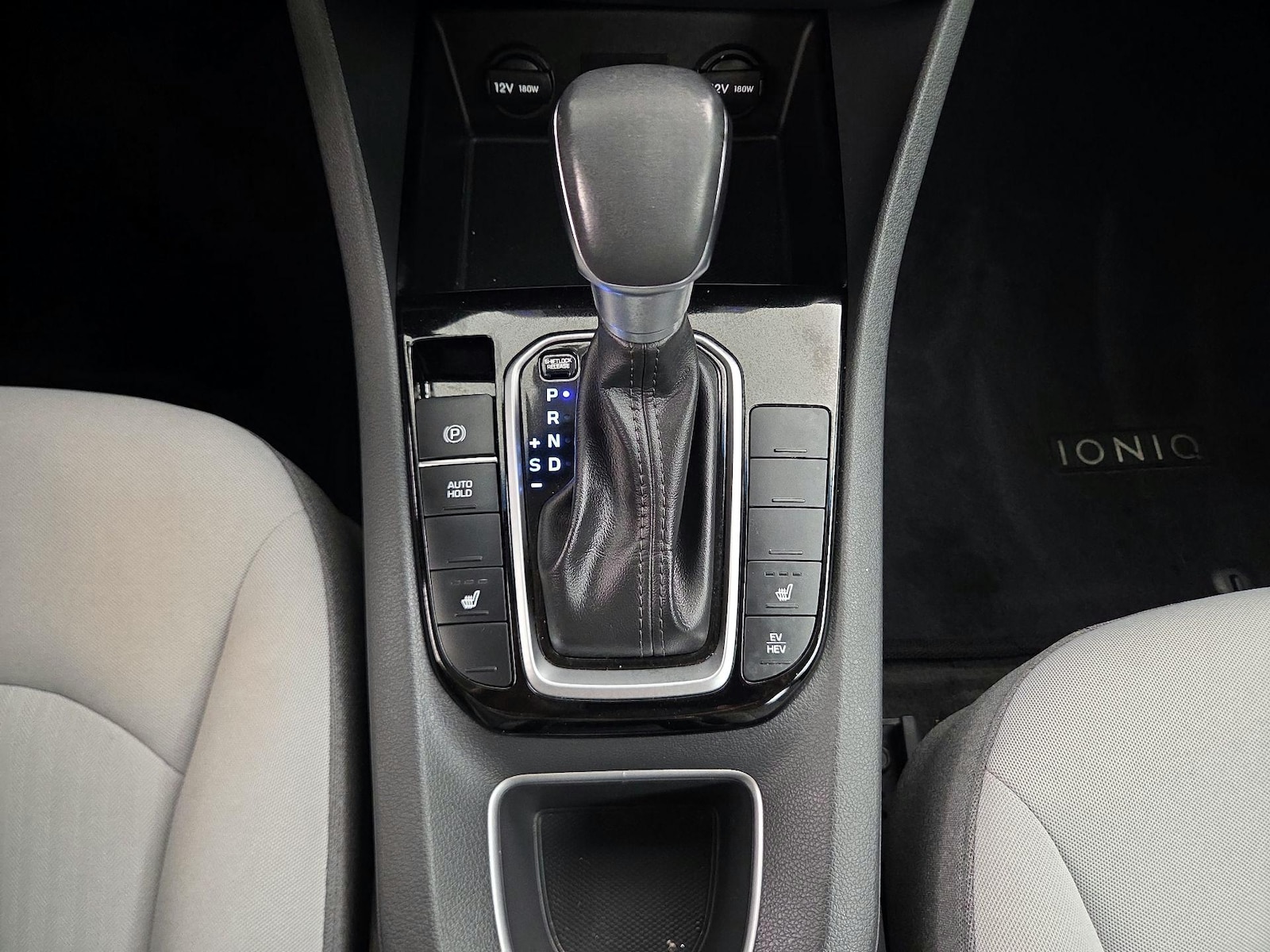 2022 Hyundai Ioniq SE - Photo 18