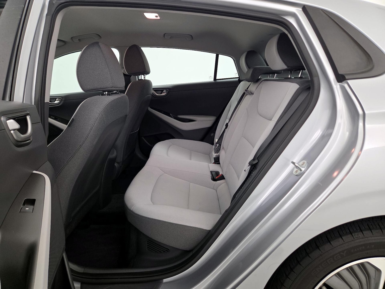 2022 Hyundai Ioniq SE - Photo 20