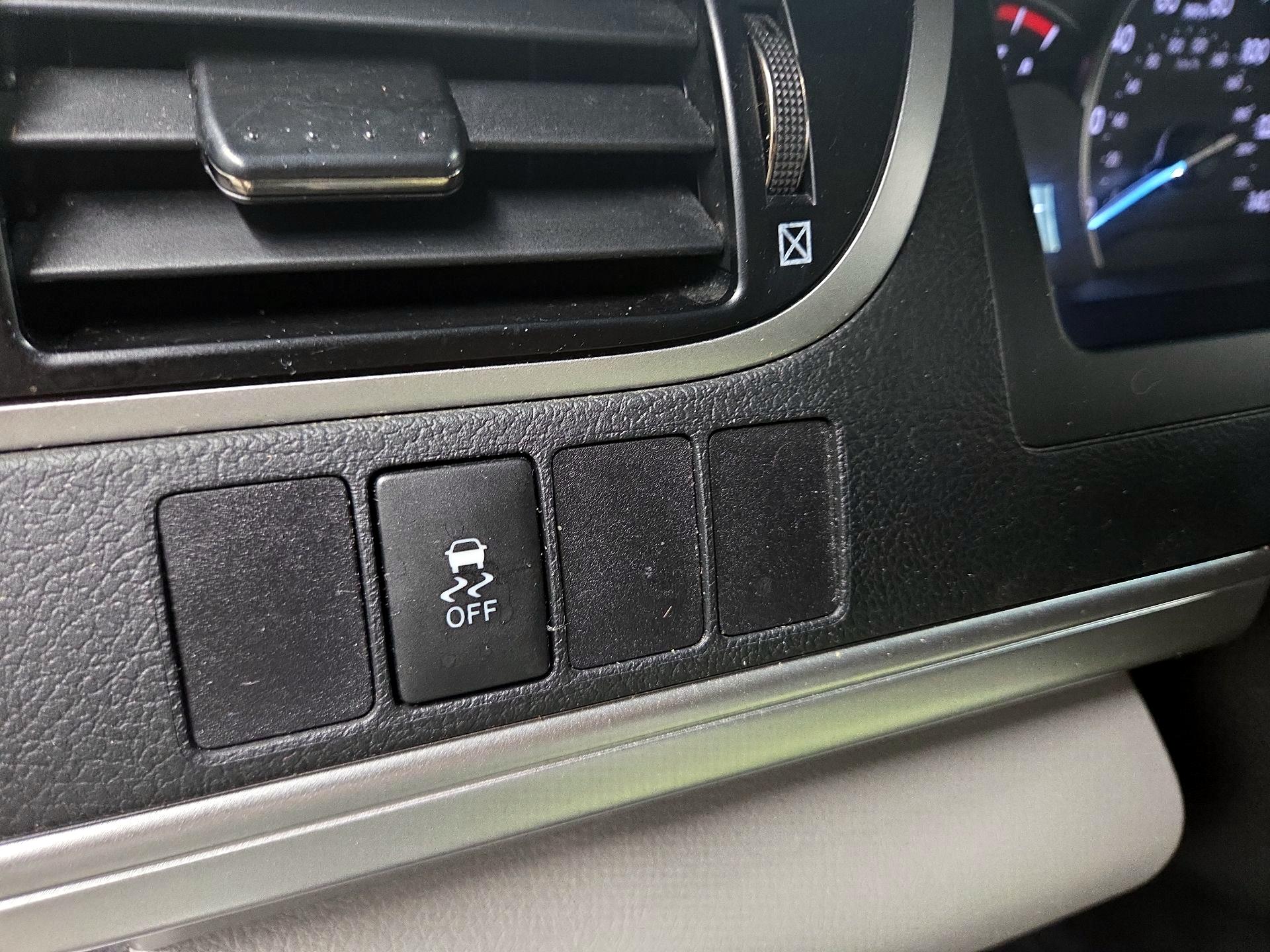 Thumbnail: 2014 Toyota Camry - 11