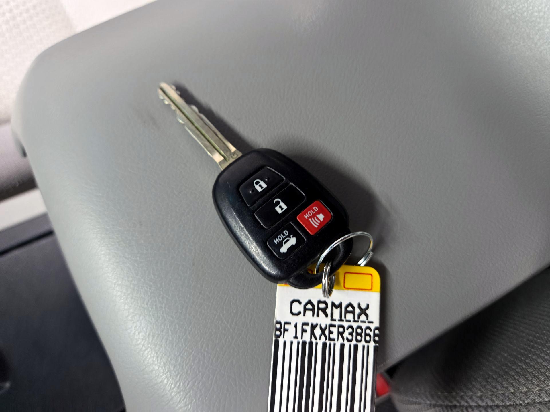 Thumbnail: 2014 Toyota Camry - 20