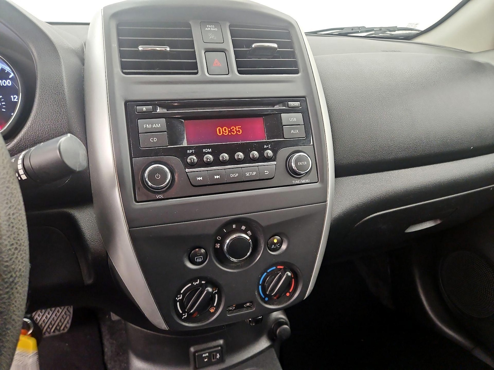 2018 Nissan Versa Sedan SV - Photo 15