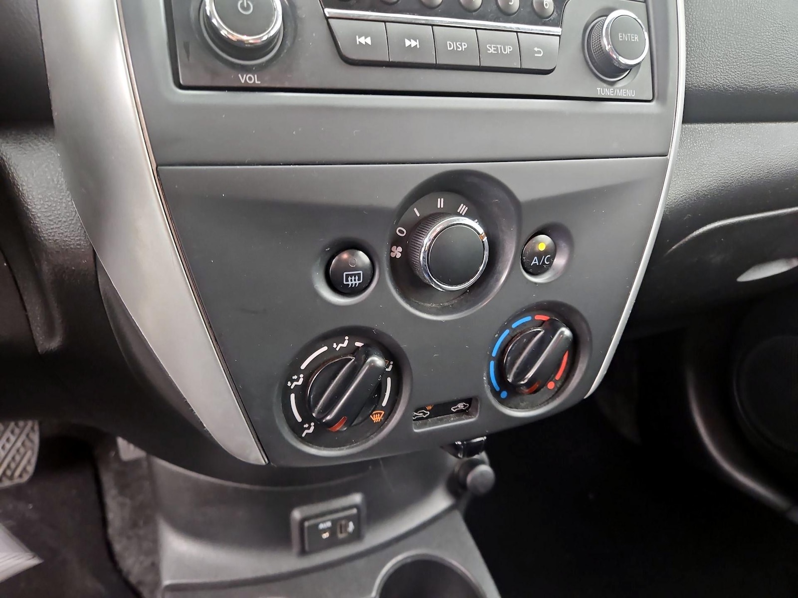 2018 Nissan Versa Sedan SV - Photo 16