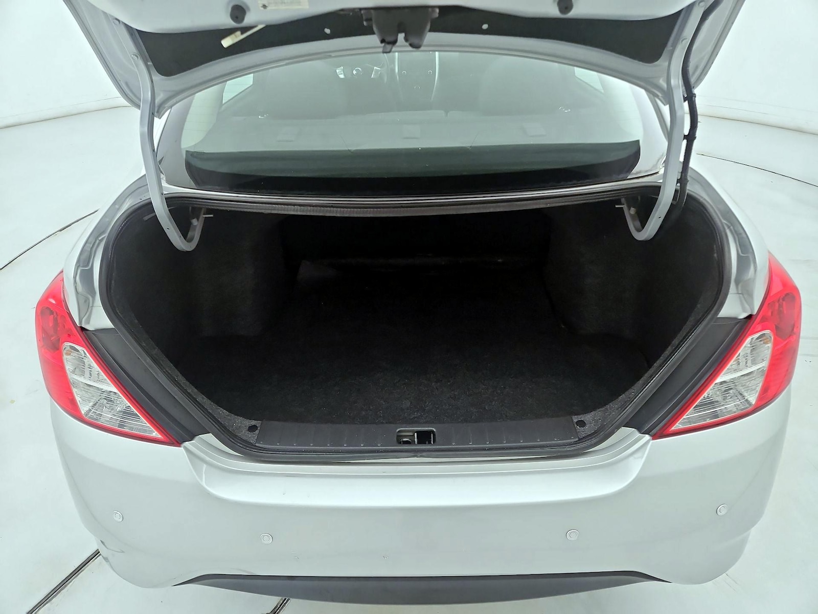 2018 Nissan Versa Sedan SV - Photo 20