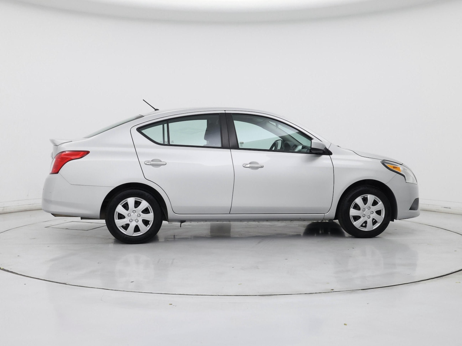 2018 Nissan Versa Sedan SV - Photo 8