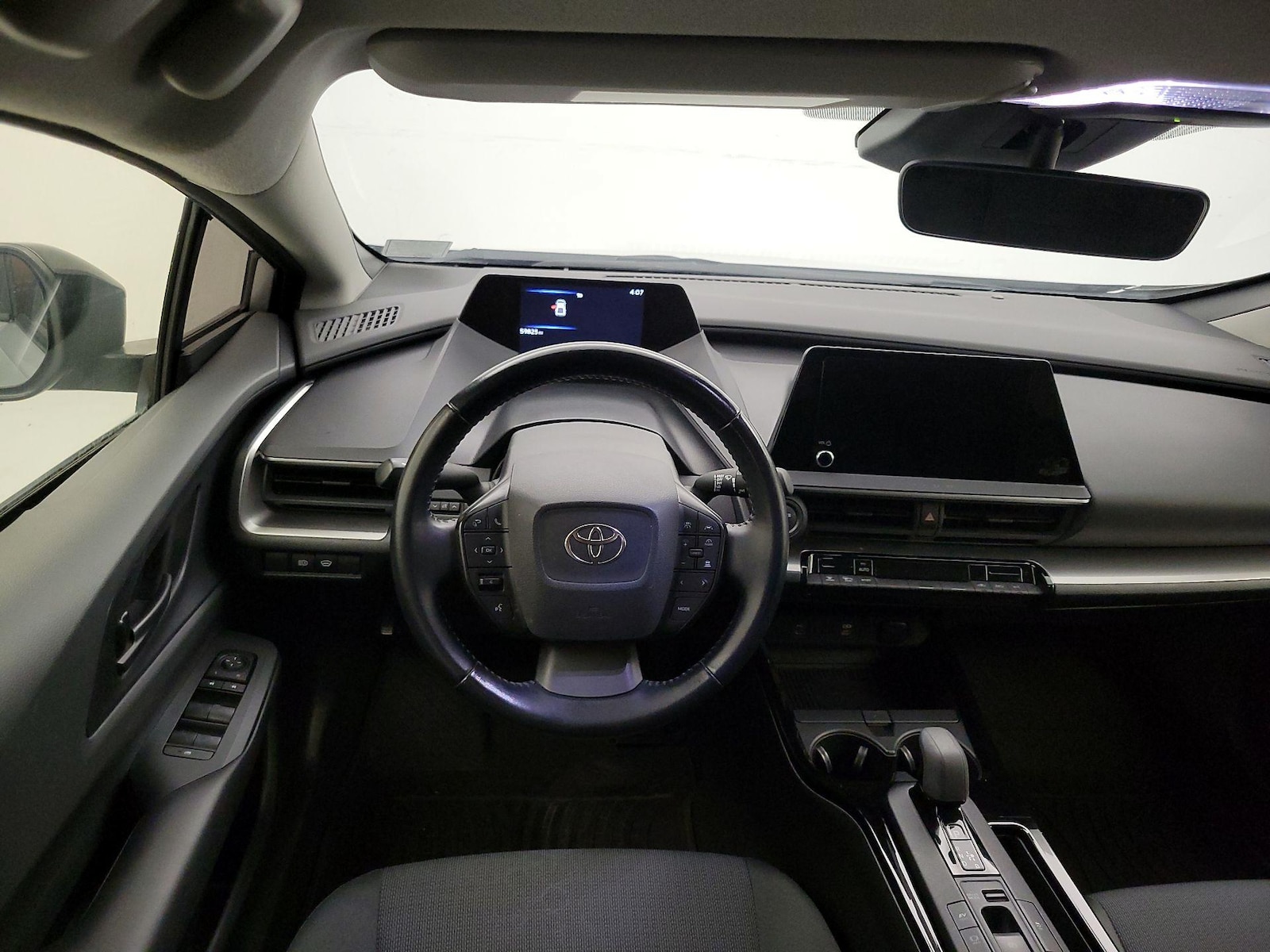 2024 Toyota Prius LE - Photo 11
