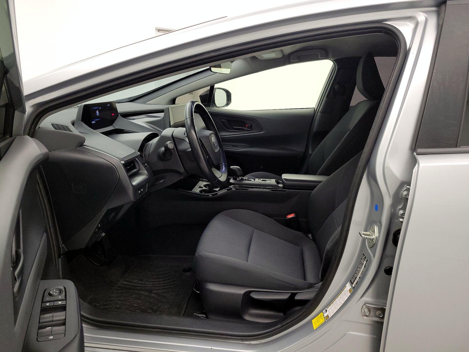 2024 Toyota Prius LE - Photo 12