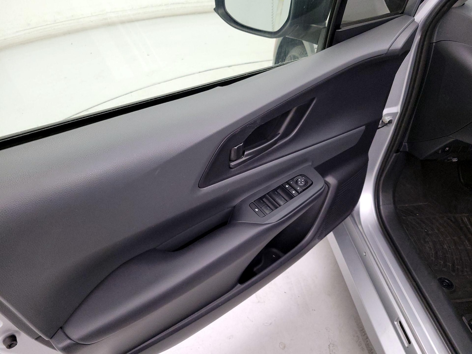 2024 Toyota Prius LE - Photo 13