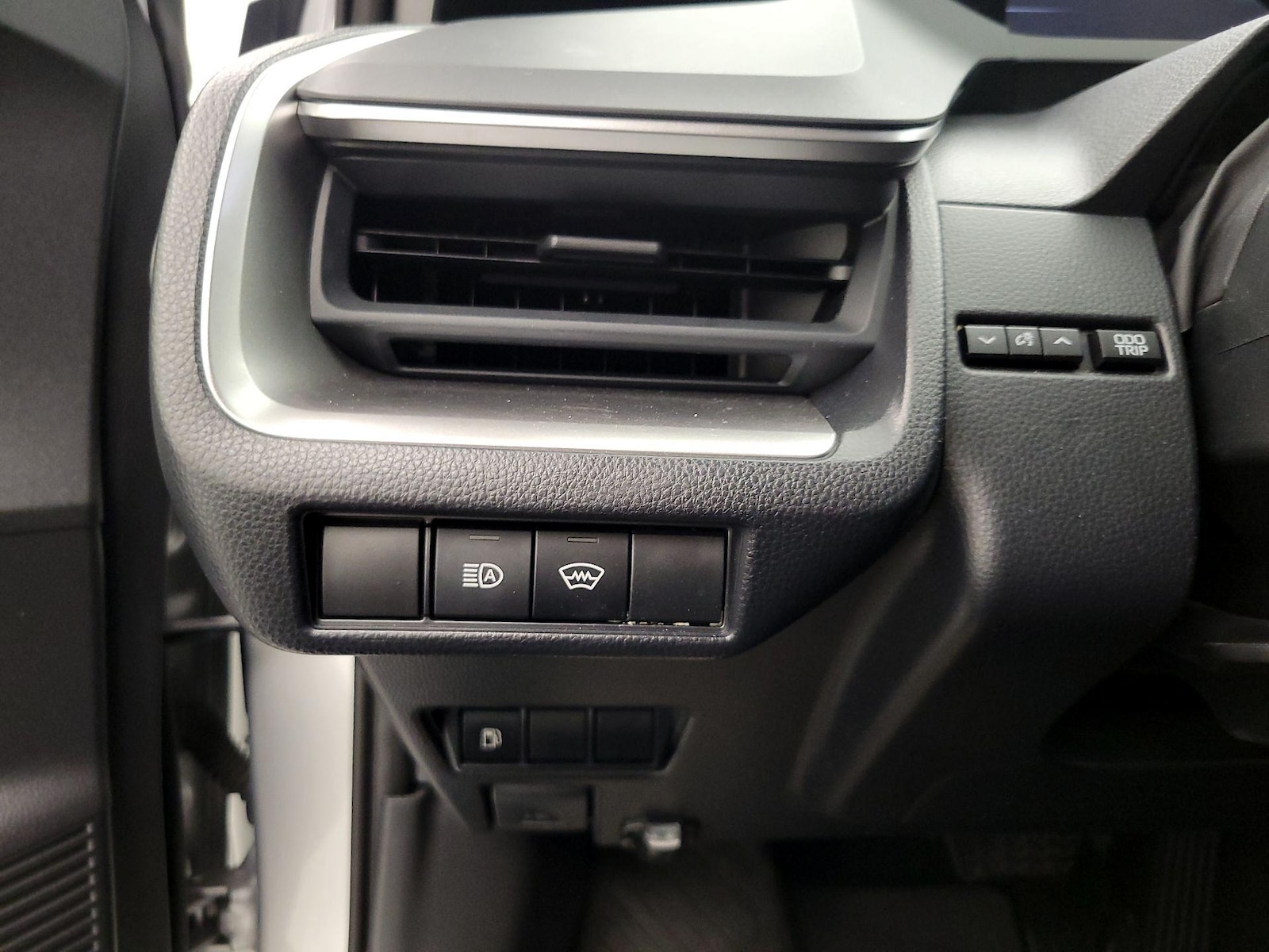 2024 Toyota Prius LE - Photo 14
