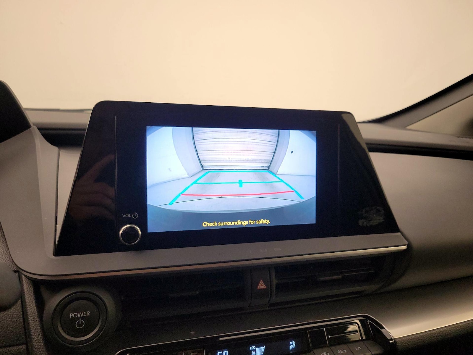 2024 Toyota Prius LE - Photo 15