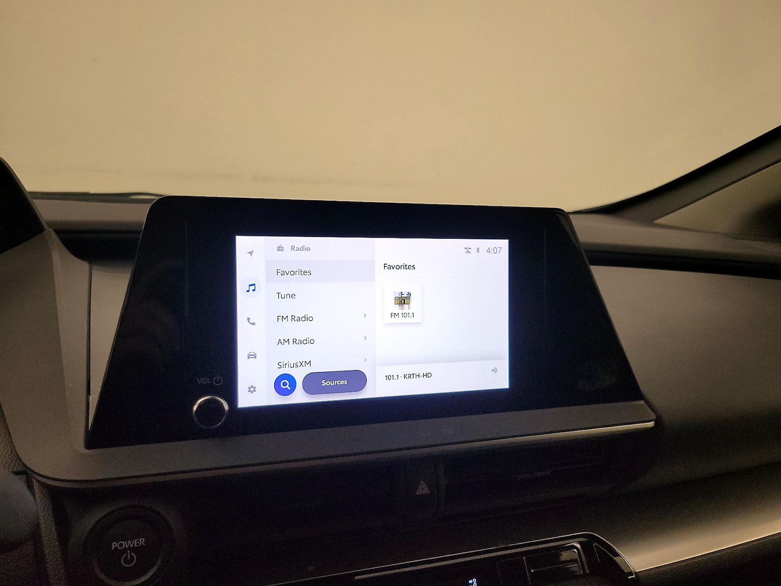 2024 Toyota Prius LE - Photo 16