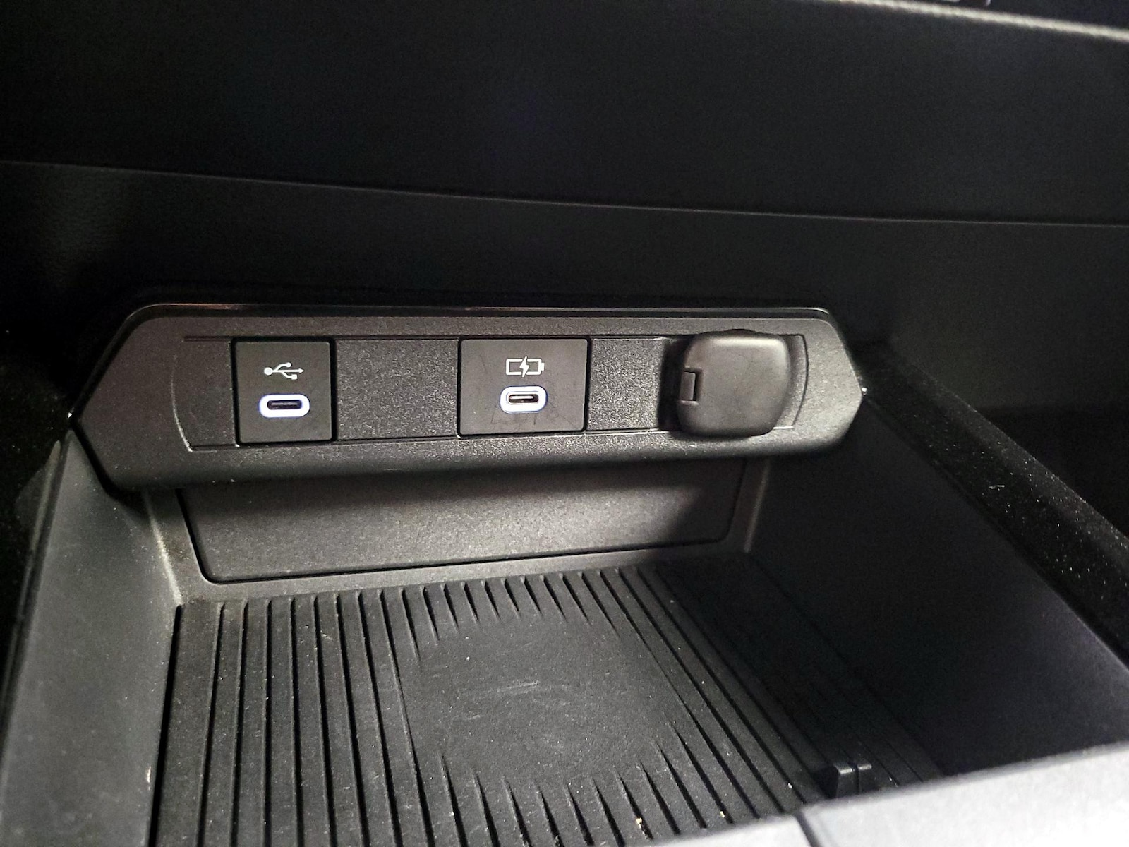 2024 Toyota Prius LE - Photo 19