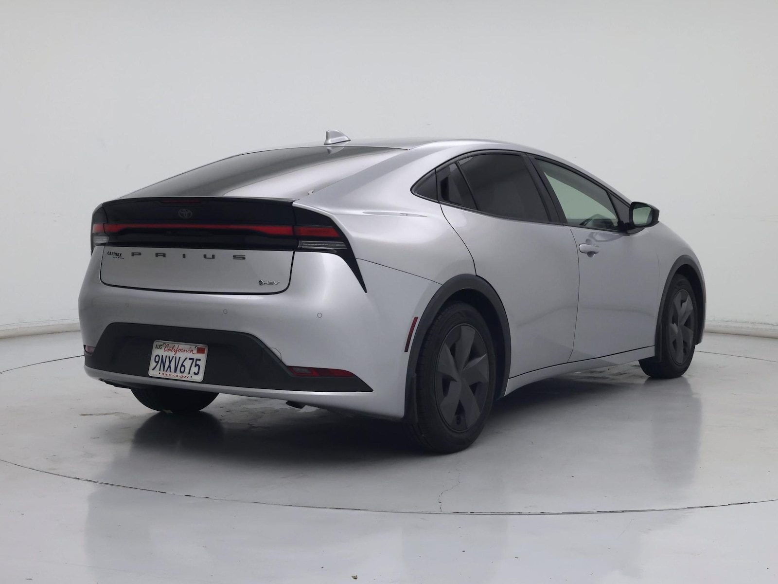 2024 Toyota Prius LE - Photo 9