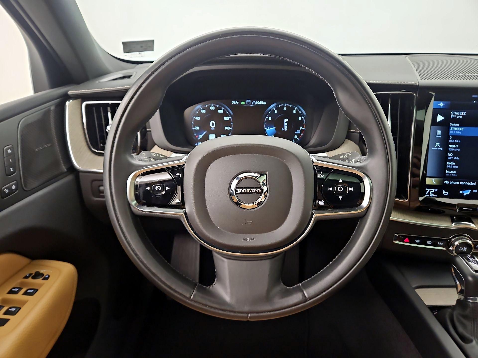 Thumbnail: 2019 Volvo XC60 - 10