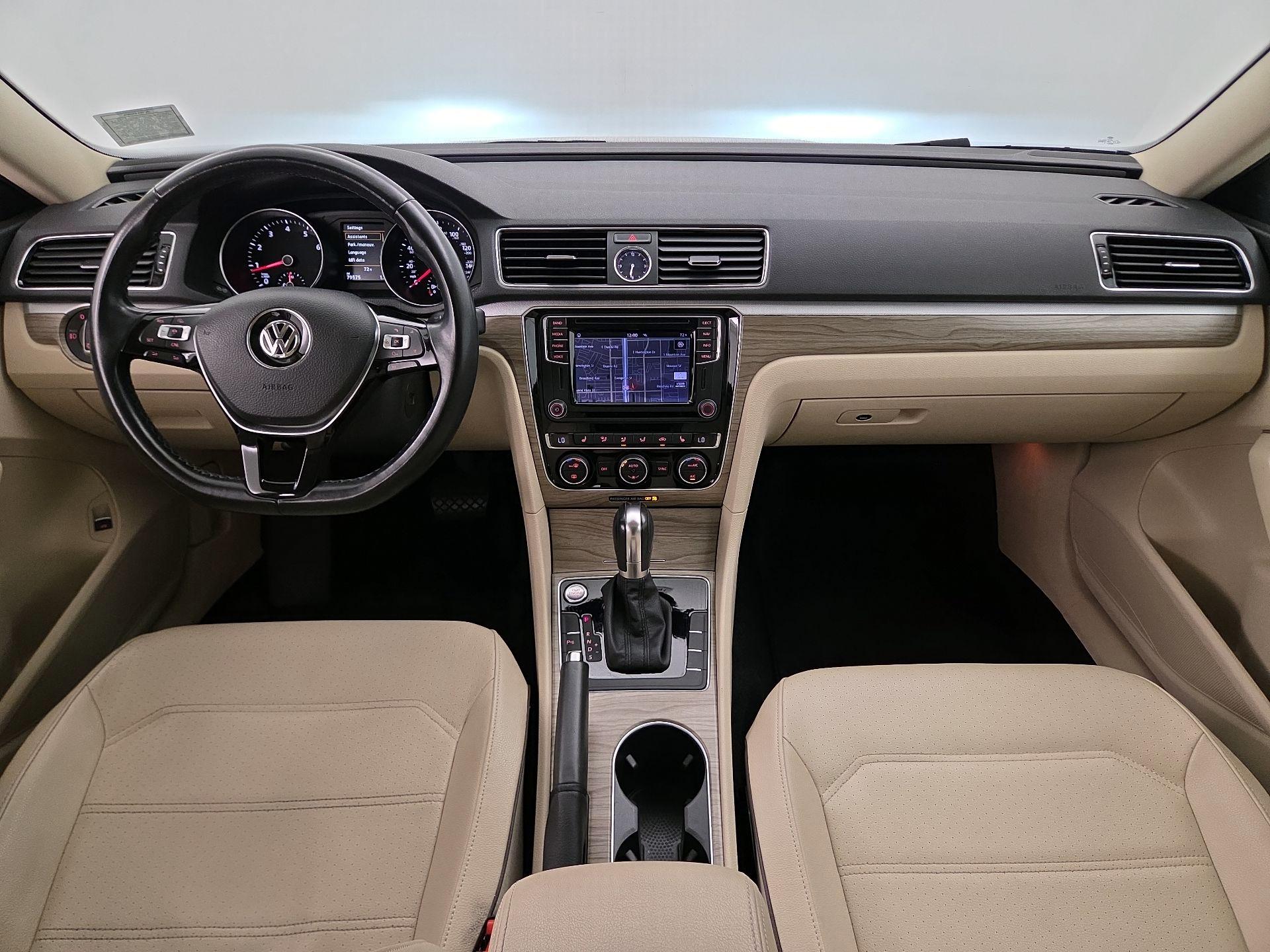 Thumbnail: 2017 Volkswagen Passat - 9