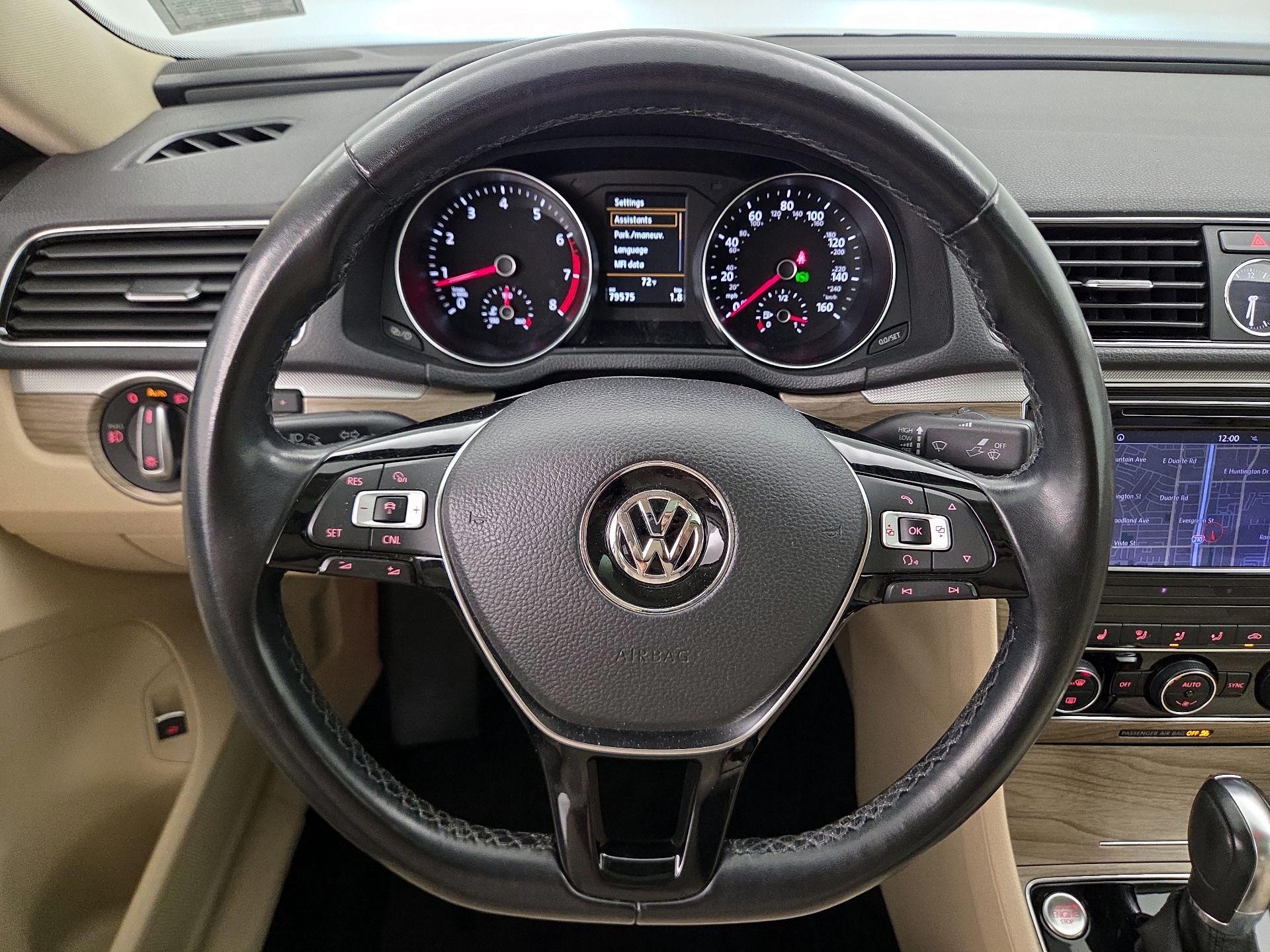 Thumbnail: 2017 Volkswagen Passat - 10