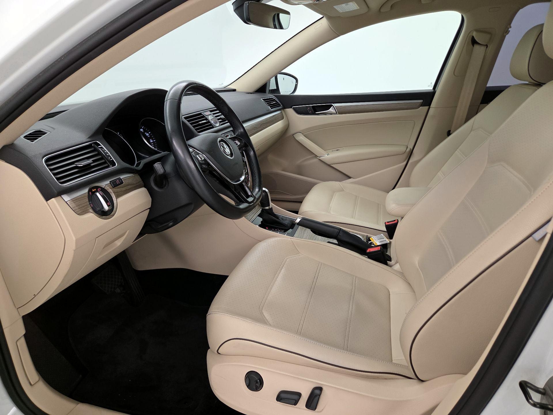 Thumbnail: 2017 Volkswagen Passat - 11