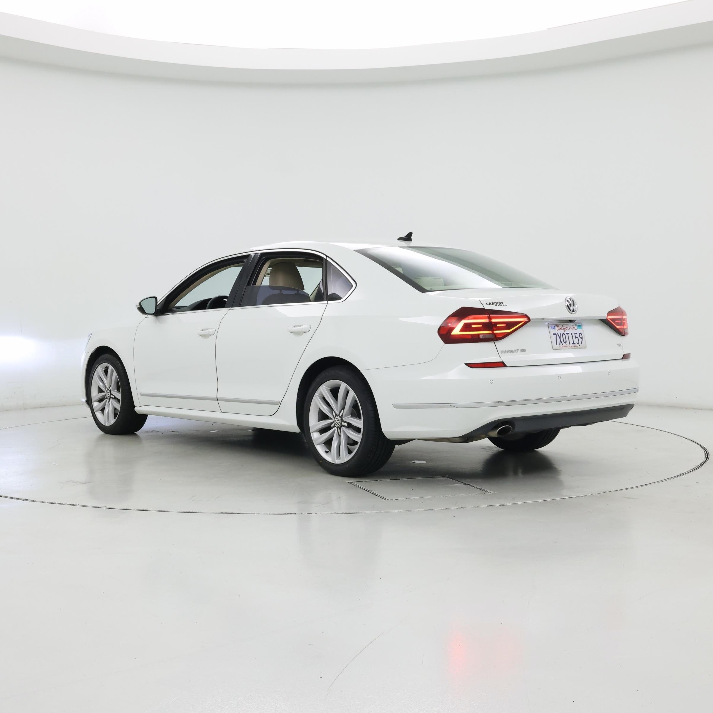 Thumbnail: 2017 Volkswagen Passat - 2