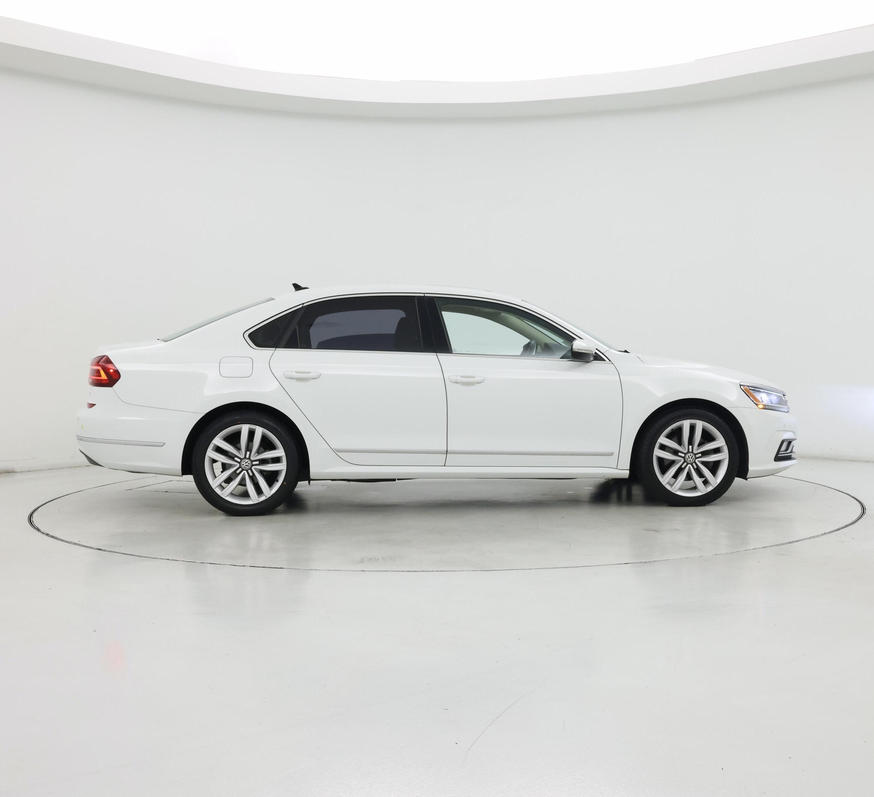 Thumbnail: 2017 Volkswagen Passat - 7