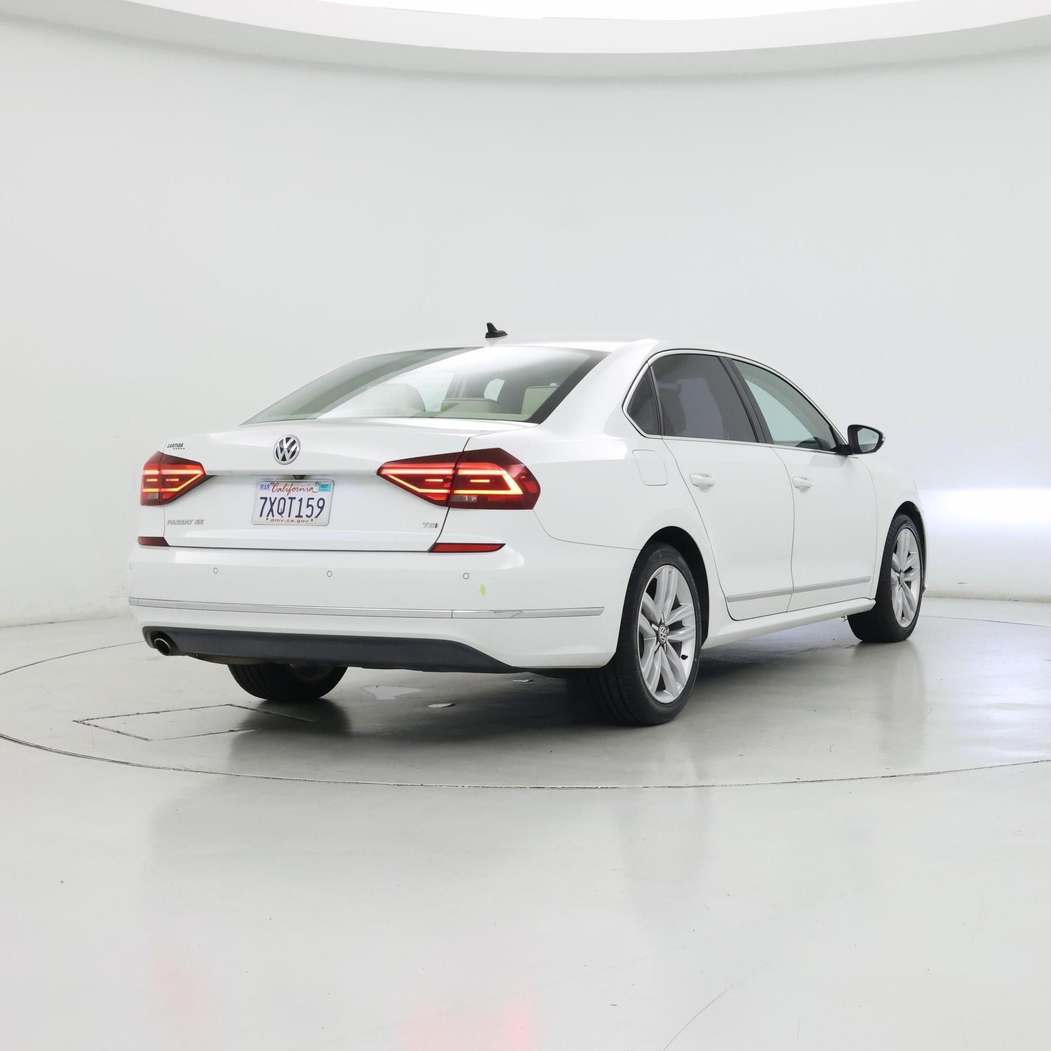 Thumbnail: 2017 Volkswagen Passat - 8