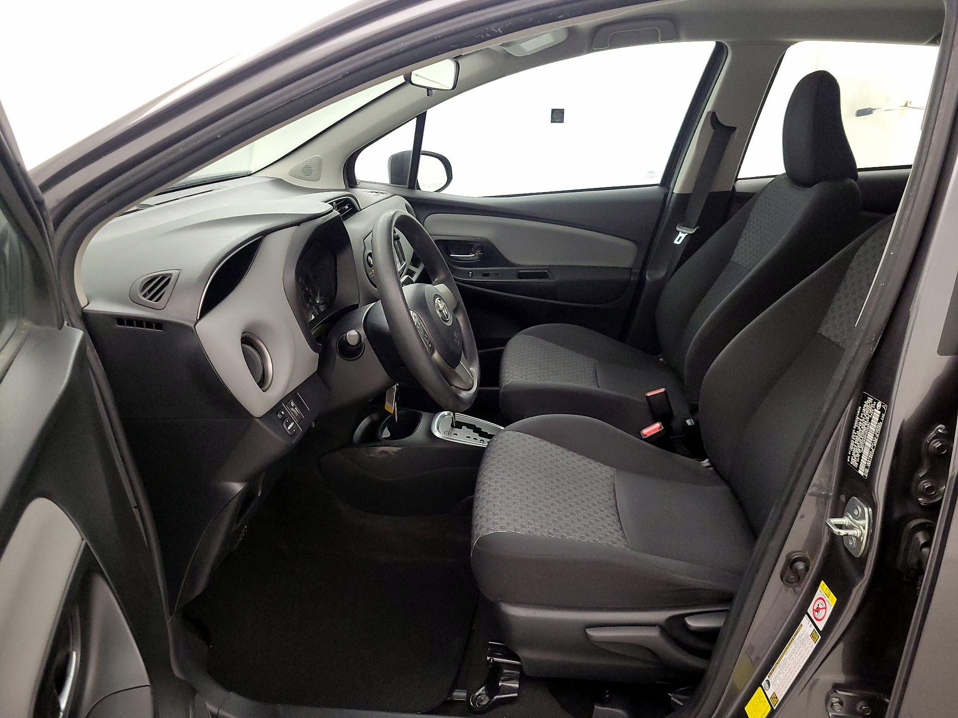 Thumbnail: 2015 Toyota Yaris - 11