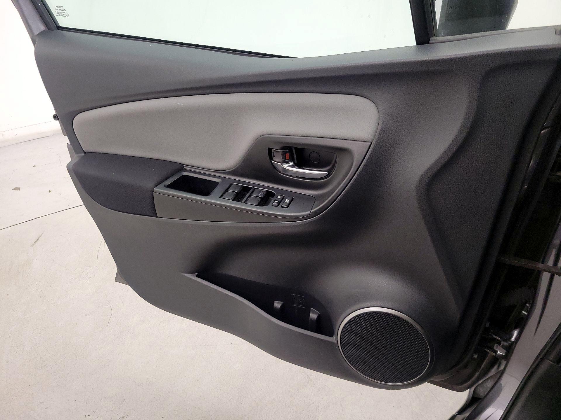 Thumbnail: 2015 Toyota Yaris - 12