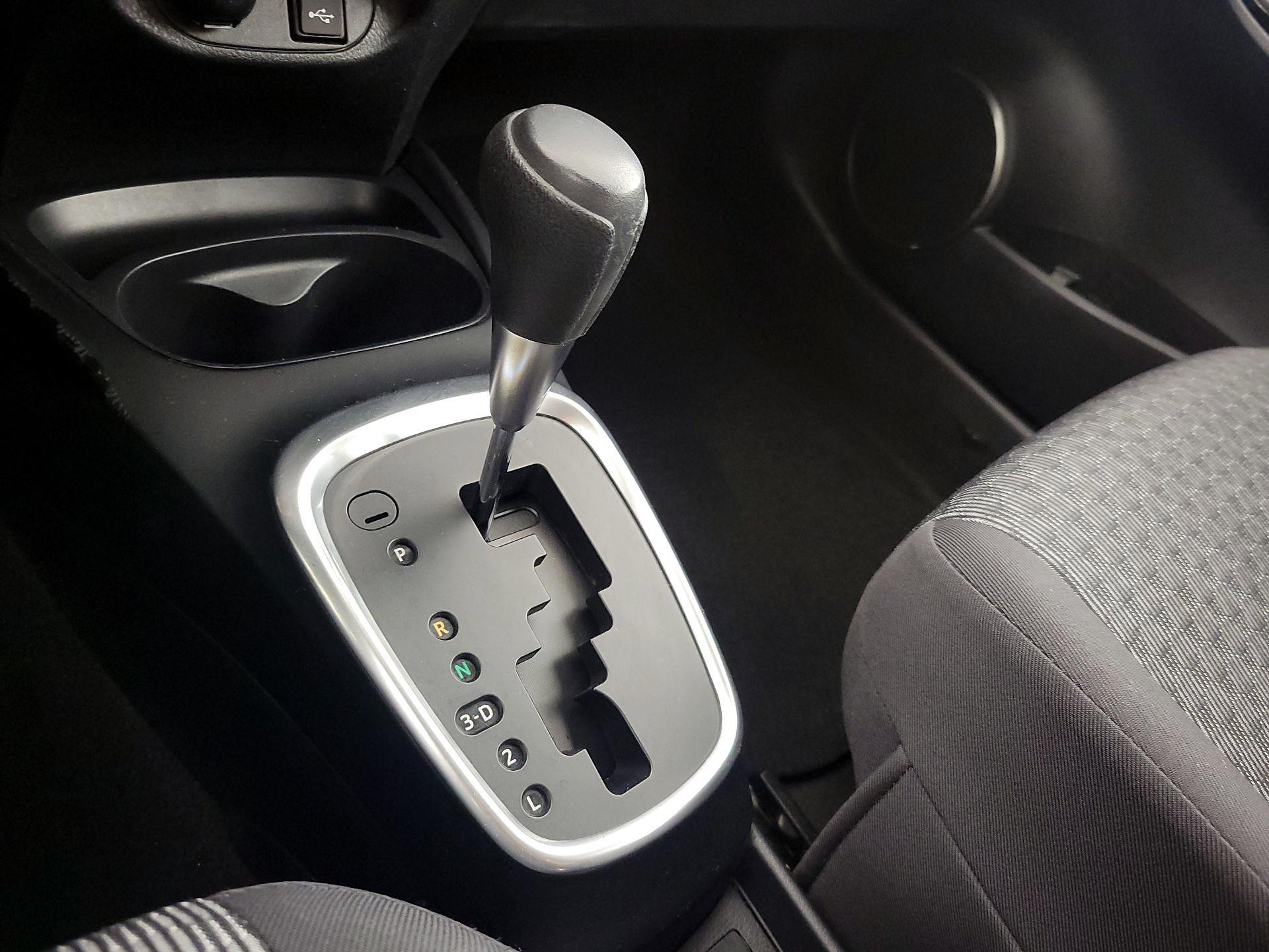 Thumbnail: 2015 Toyota Yaris - 16