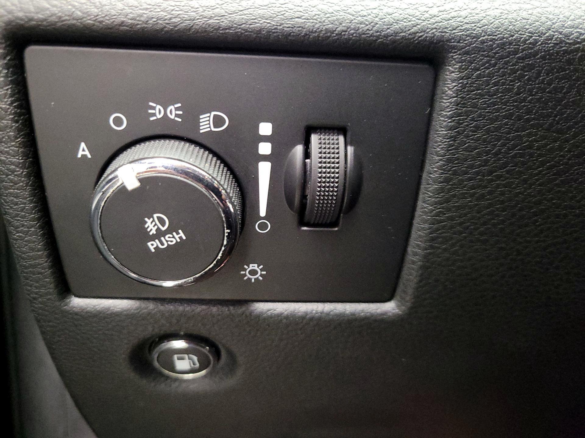 Thumbnail: 2015 Jeep Grand Cherokee - 13
