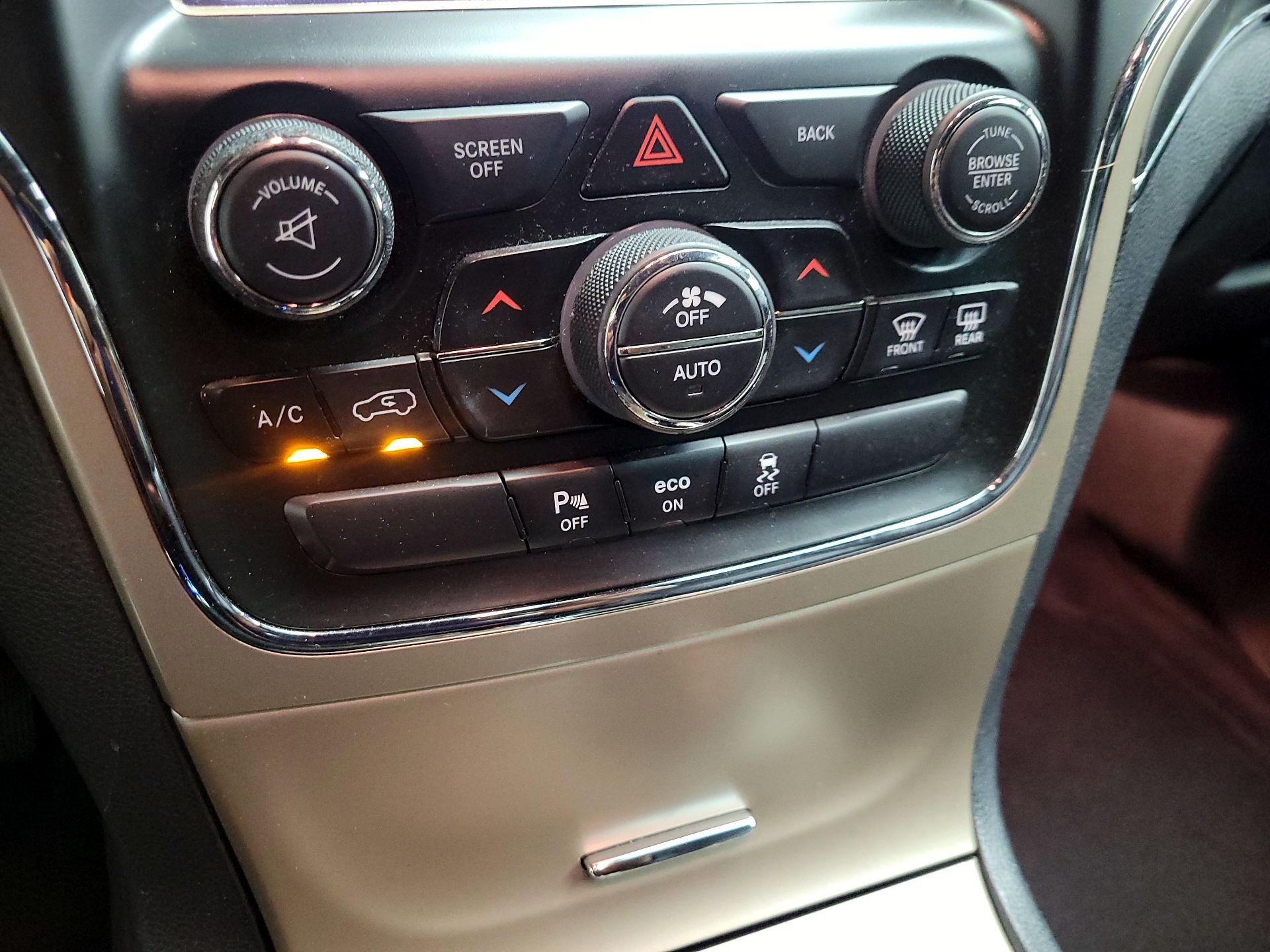 Thumbnail: 2015 Jeep Grand Cherokee - 16