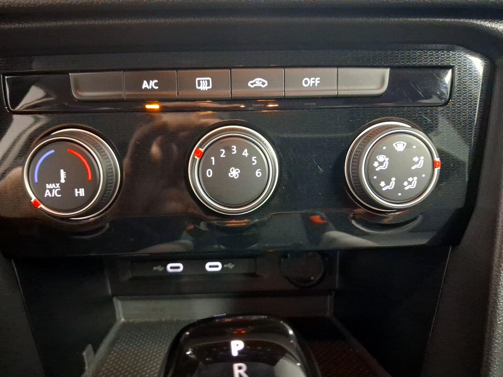 2025 Volkswagen Taos S - Photo 13