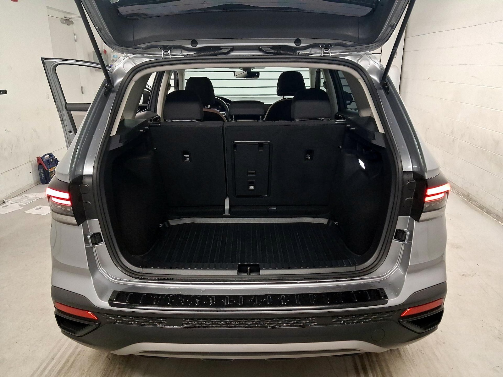 2025 Volkswagen Taos S - Photo 15