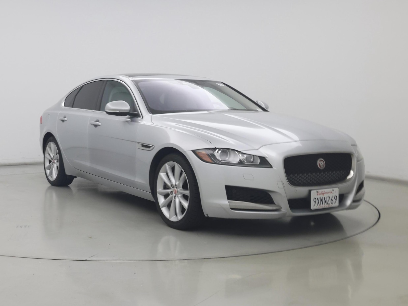 2016 Jaguar XF Prestige - Photo 2