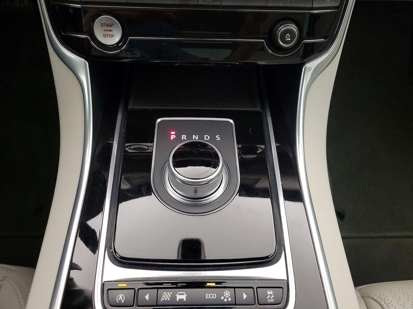 2016 Jaguar XF Prestige - Photo 19