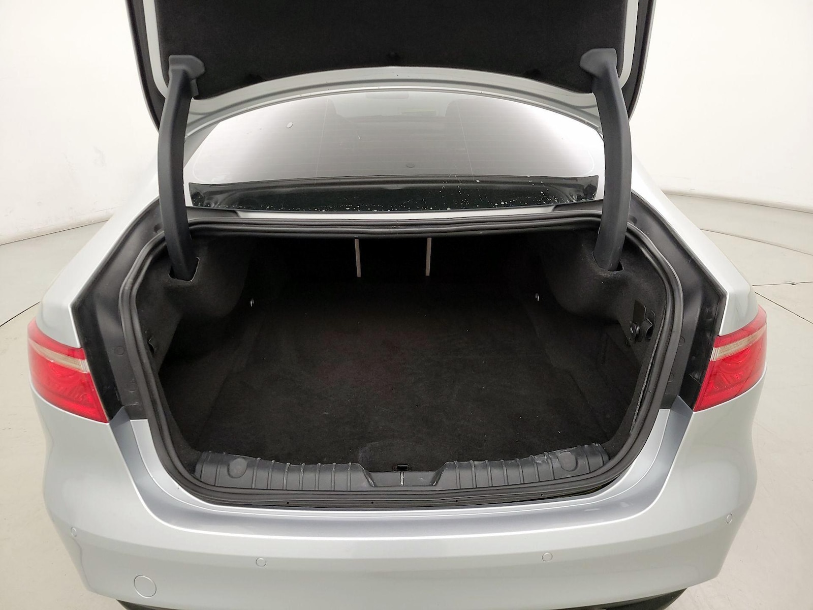 2016 Jaguar XF Prestige - Photo 23