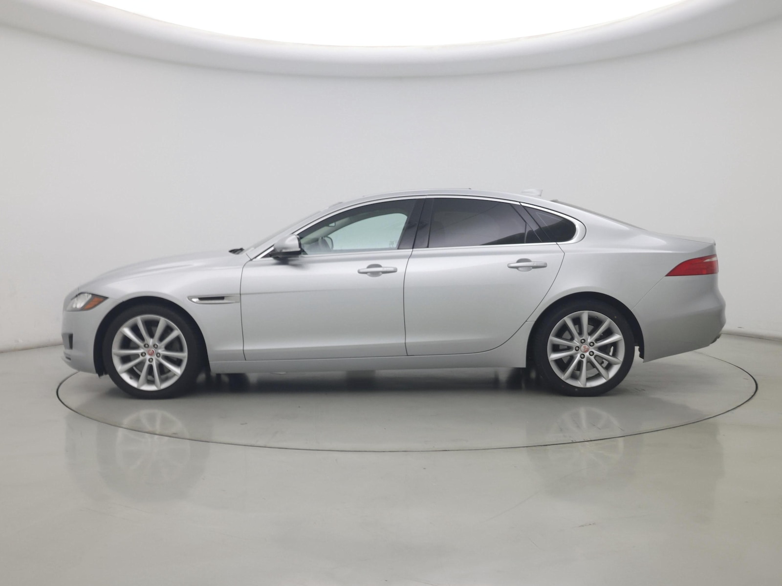 2016 Jaguar XF Prestige - Photo 4