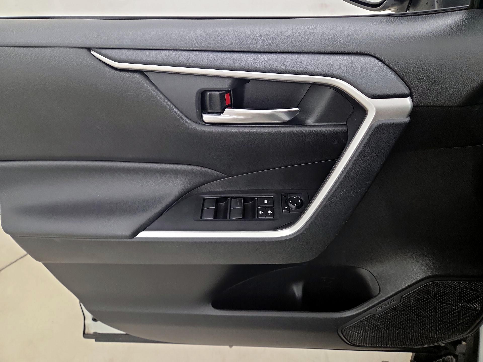 Thumbnail: 2021 Toyota RAV4 - 12