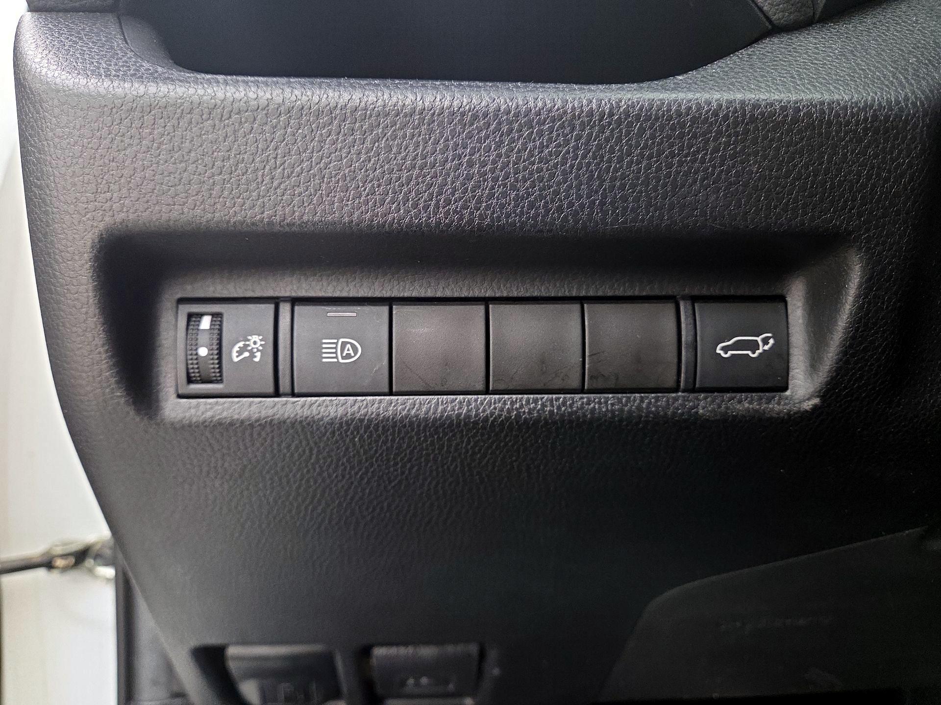 Thumbnail: 2021 Toyota RAV4 - 13