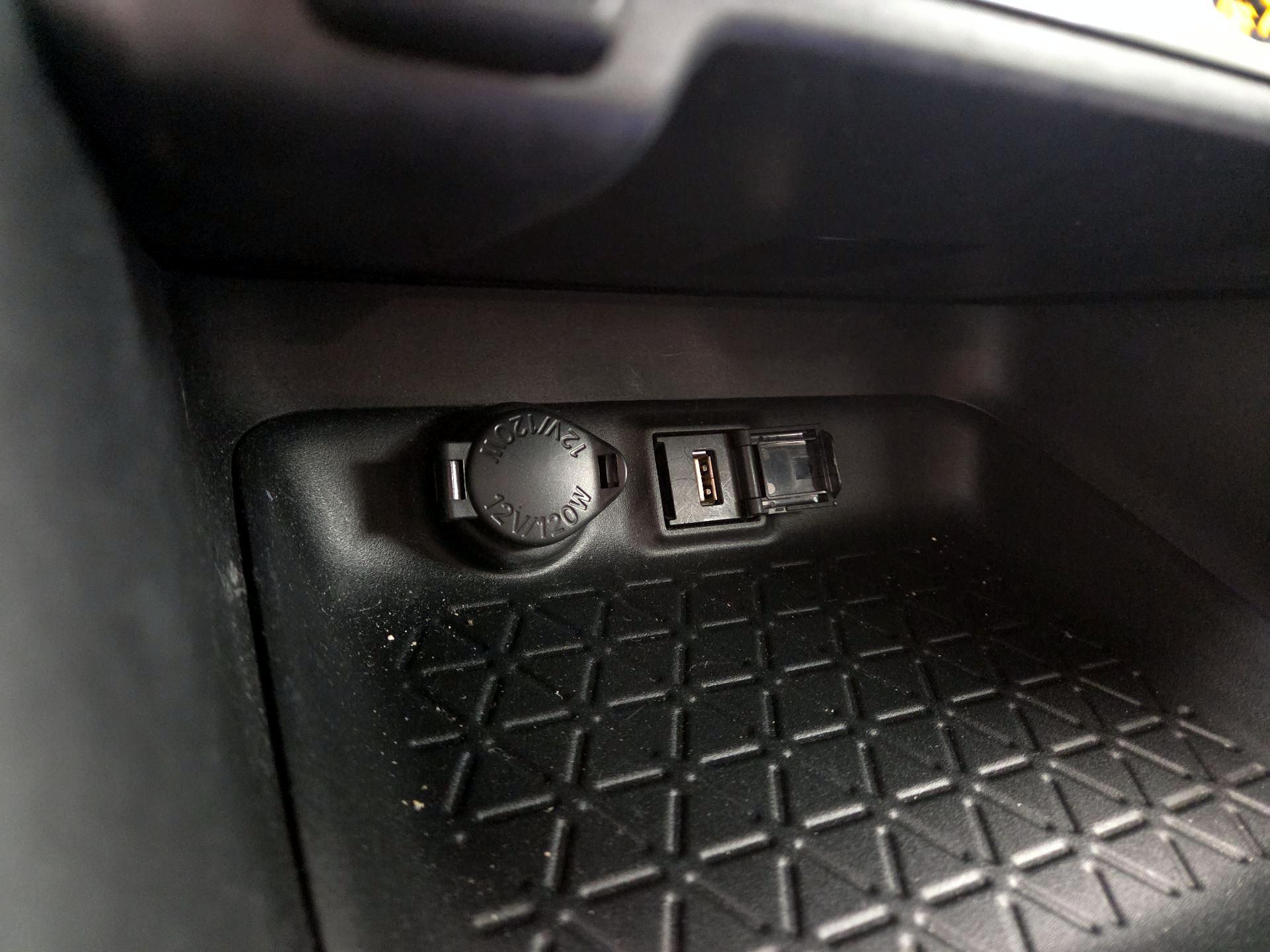 Thumbnail: 2021 Toyota RAV4 - 18