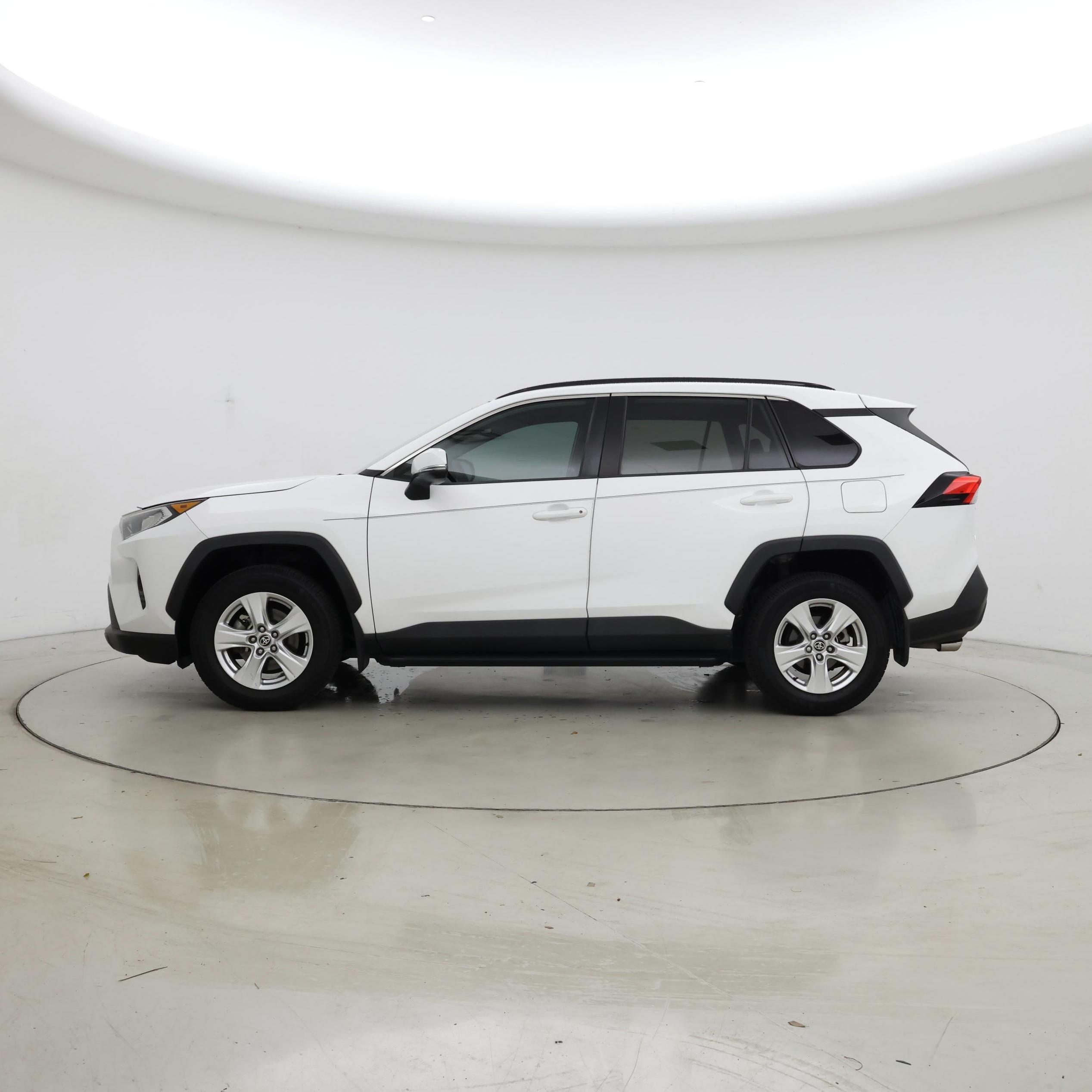 Thumbnail: 2021 Toyota RAV4 - 3
