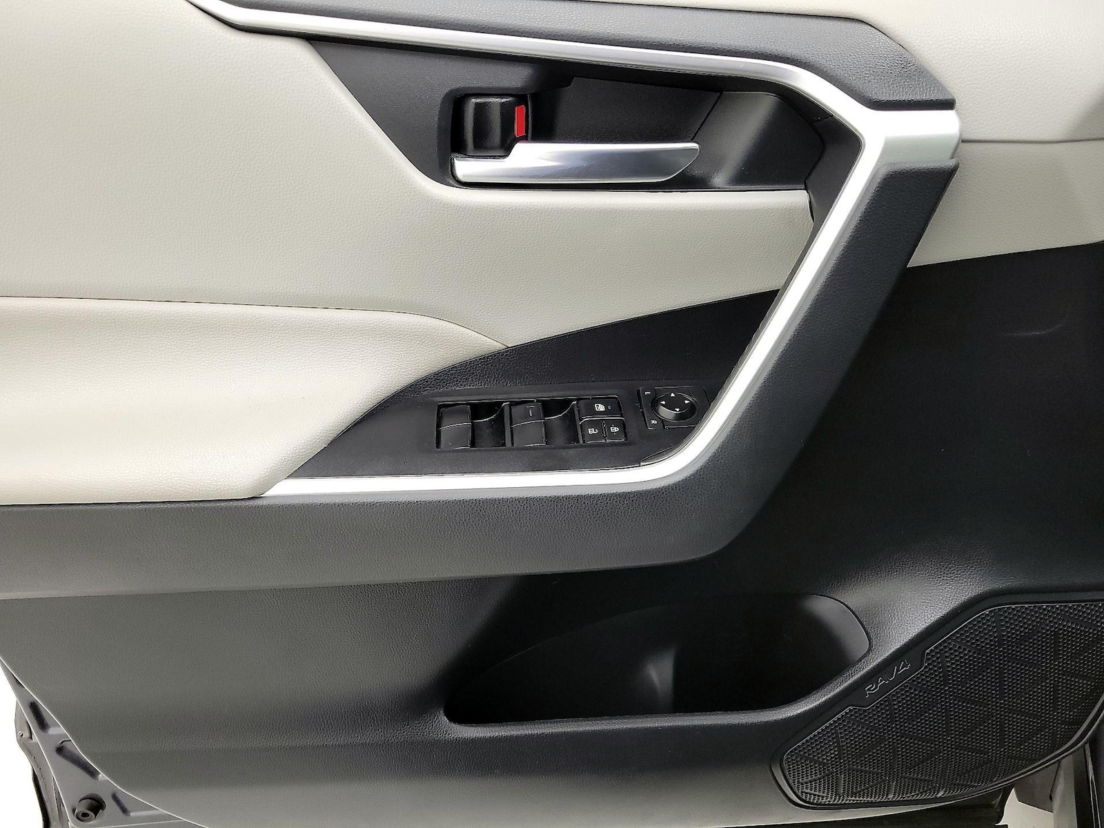 2019 Toyota RAV4 XLE - Photo 13