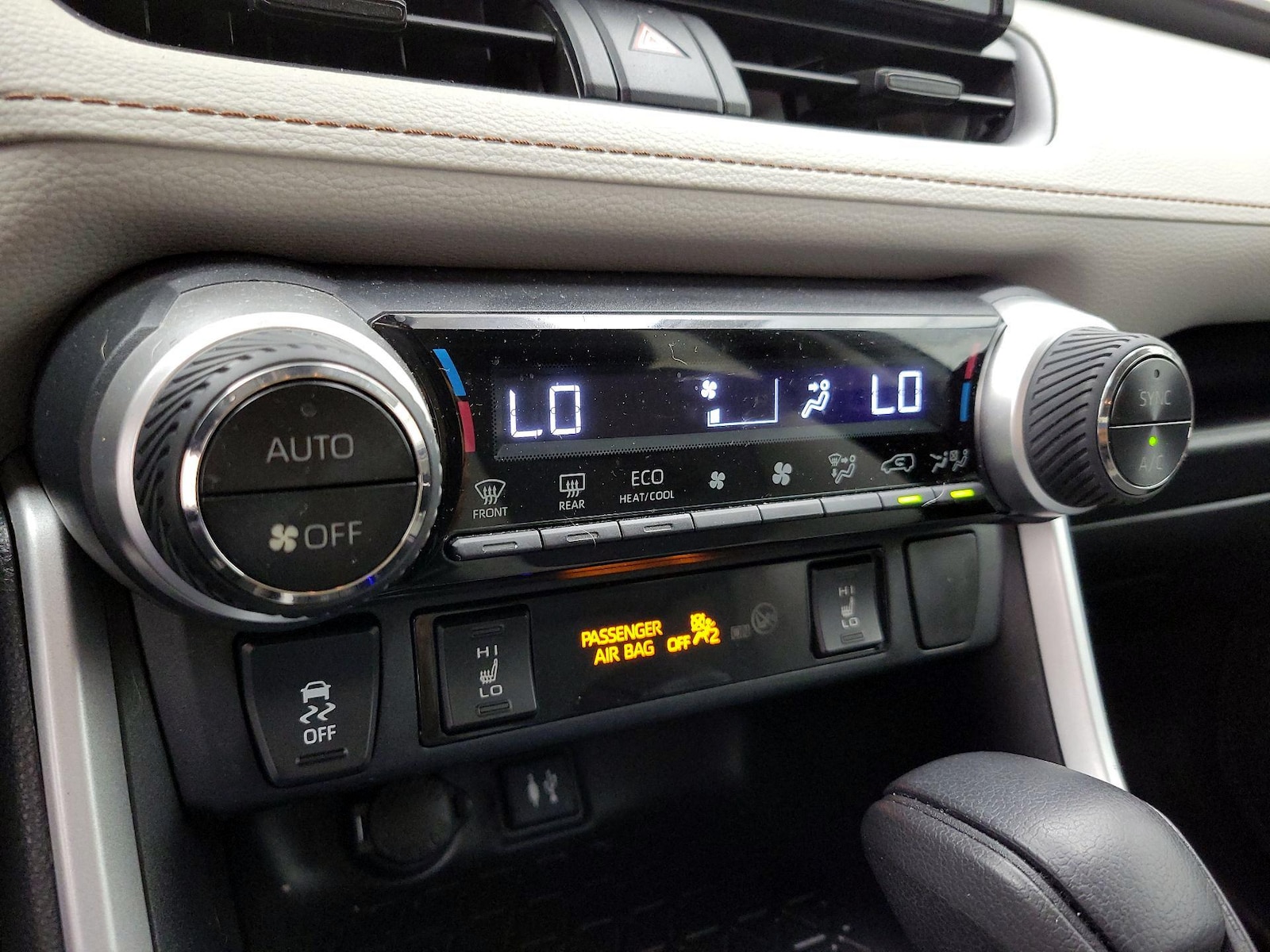 2019 Toyota RAV4 XLE - Photo 17